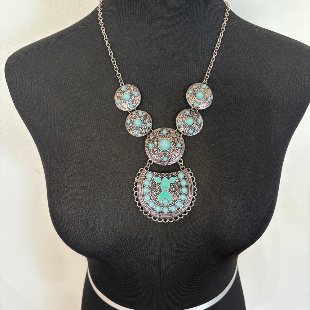 Elegant Turquoise Statement Necklace